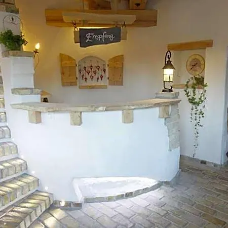 Mohrs Herzl Hotel *